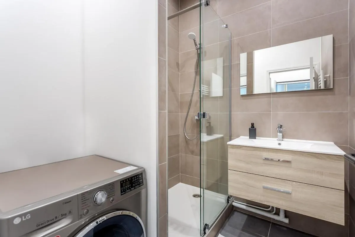 V2D Vivid Elegance Near Palais Royal 4P Apartment Paris