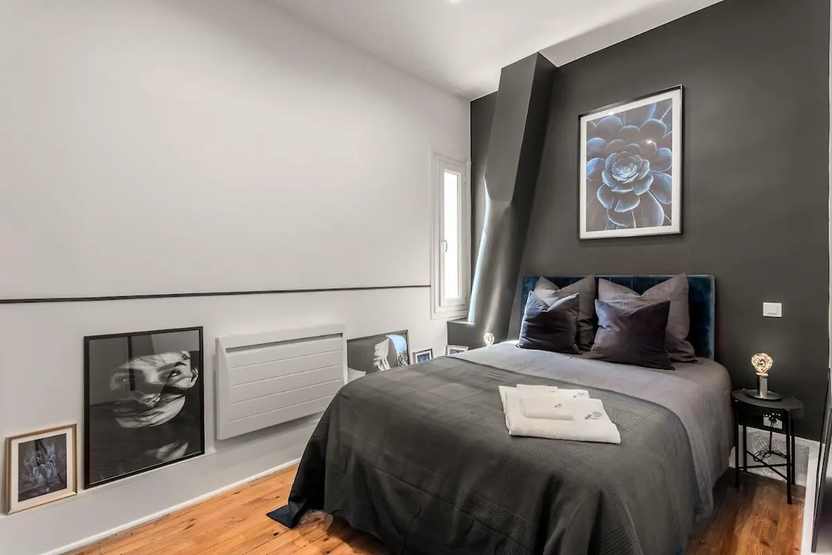 V2D Vivid Elegance Near Palais Royal 4P Apartment Paris