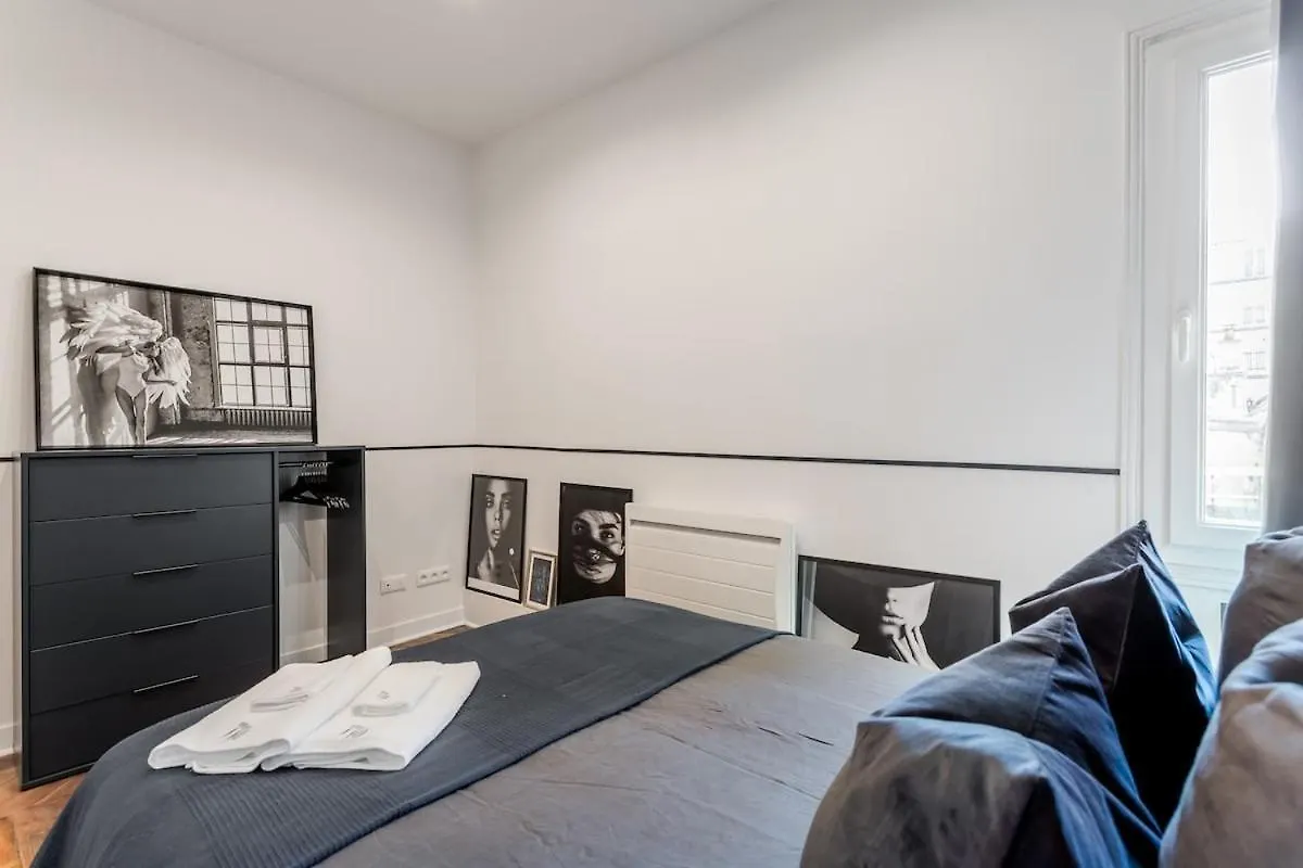 V2D Vivid Elegance Near Palais Royal 4P Apartment Paris